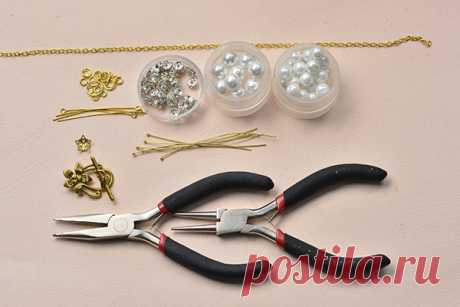 How to Make a Simple Tibetan Style Pearl Stranded Necklace with Multiple Gold Chains Linked - Pandahall.com