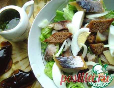 Салат с копченой скумбрией и ржаным хлебом - кулинарный рецепт