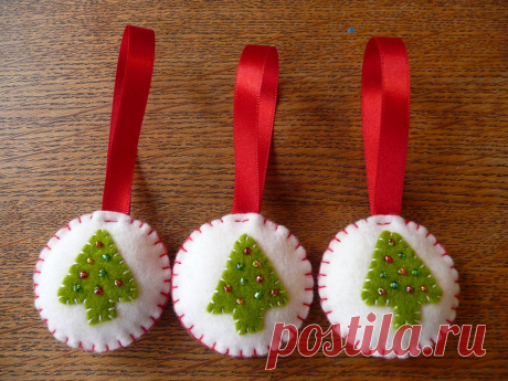 White christmas ornaments | Made from felt and decorated wit… | Flickr