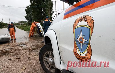 Аэромобильную группировку МЧС направили в подтопленный район Евпатории. Два пункта временного размещения приведены в готовность