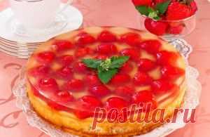 Торт с клубникой, сырным кремом и желе