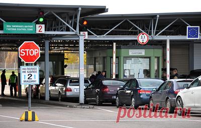 Финляндия приостановила работу пятого КПП на границе с РФ из-за перегруженности. Газета Iltalehti утверждает, что КПП возобновит работу утром 19 ноября