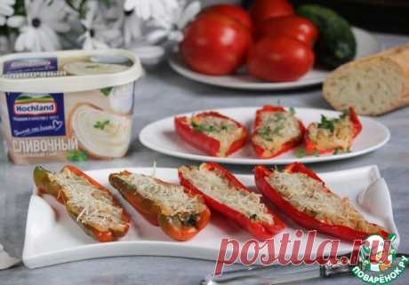 Острые перцы фаршированные сыром. Горячая штучка эти фаршированные перчики, в каждой перчинке огонек! Про полезные свойства перца в двух словах и не расскажешь, это рекордсмен по содержанию витамина С, он богат витамином Е и группой витаминов В. Согласно исследованиям, употребление острого перца в умеренных количествах пойдет во благо всему организму.