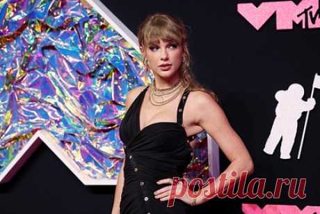 В Австралии пройдет научная конференция о влиянии певицы Тейлор Свифт. В австралийском университете Мельбурна состоится научная конференция, посвященная влиянию творчества американской поп-певицы Тейлор Свифт. Мероприятие получило название «Свифтпозиум» (Swiftposium). Оно пройдет с 11 по 13 февраля 2024 года и совпадет со днями приезда знаменитости в страну с гастролями.