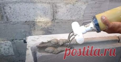 (99+) Как сделать пистолет для подачи клеевого раствора - Самоделкино
                                             - 26 января
                                             - 43911970352 - Медиаплатформа МирТесен Самодельный пистолет для клеевого раствора предназначен специально для работы с пазогребневыми стеновыми блоками. На конце приспособления находится пластиковый тройник с тремя параллельными отверстиями для подачи раствора. Таким образом клеевой раствор подается одн...