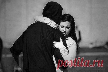 Быть с человеком после его измены — это как пить из грязного бокала. 
Вроде пригоден к применению, а пить из него противно...