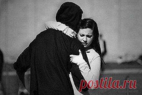 Быть с человеком после его измены — это как пить из грязного бокала. 
Вроде пригоден к применению, а пить из него противно...