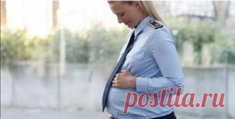 Бундесвер тестирует военную форму для беременных (3 фото) | Чёрт побери Министерство обороны Германии начало тестирование военной формы для беременных женщин-солдат. По предварительной информации, решение создать военную форму и ее полевой вариант для беременных военнослужащих было принято министром обороны Урсулой фон дер Ляйен еще в конце 2015 года. С тех пор специальная команда занималась разработкой новой формы, которую сейчас собираются тестировать. Для испытаний было...