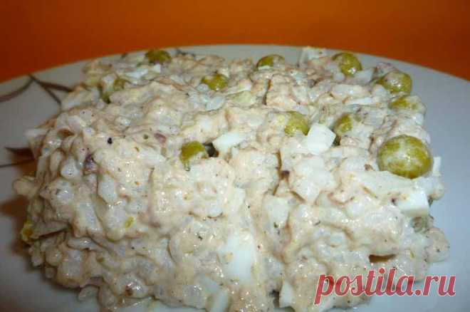 Салат с рисом и рыбными консервами | Кухарята.ру
