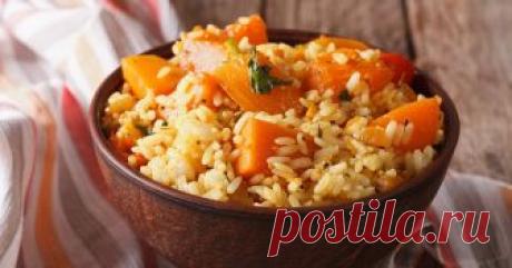 Каша из тыквы с рисом Часто случается, что мы пробуем продукт в неверном месте или не в том блюде, а после навсегда вычеркиваем его из своего рациона. Если ты из тех, кто не особо жалует тыкву, — дай ей шанс! Правильно подобранный рис, кусочек масла и сладкая тыква — стоит только смешать их в одной тарелке, и это сведет...