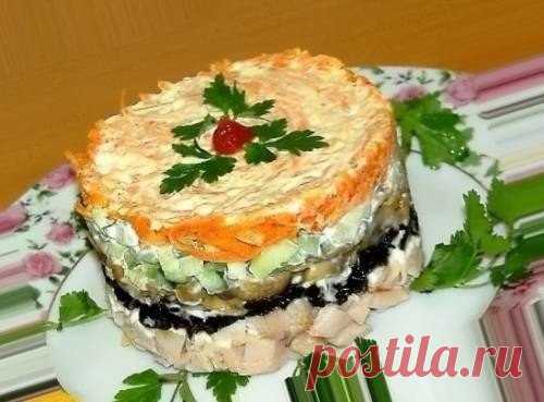 Потрясающе вкусный и оригинальный праздничный салат «Страстный поцелуй» 


Рецепт просто великолепный!









Ингредиенты:
копченая куриная грудка — 400 гсвежие шампиньоны — 400 гогурцы — 300 гморковь по-корейски — 150 гчернослив — 150 графинированное подсолнечное масло…