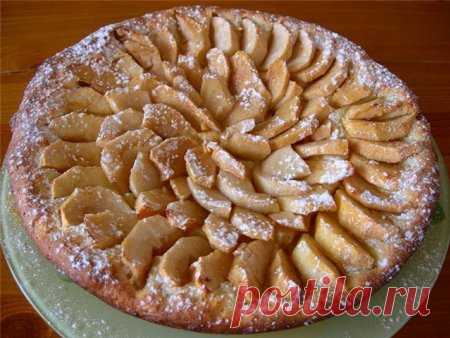 Пирог с творогом - сытный и полезный десерт своими руками Пирог с творогом – это нежный и пышный десерт, который встречается не только в домашней выпечке, но и в меню даже самых дорогих ресторанов. Приготовить такой самостоятельно совершенно несложно, тем бо…