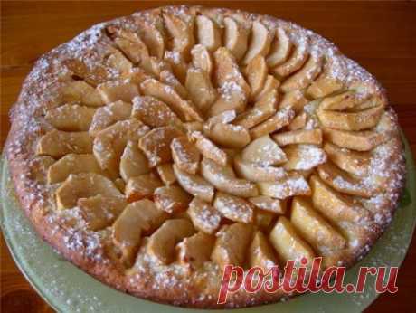 Пирог с творогом - сытный и полезный десерт своими руками Пирог с творогом – это нежный и пышный десерт, который встречается не только в домашней выпечке, но и в меню даже самых дорогих ресторанов. Приготовить такой самостоятельно совершенно несложно, тем бо…