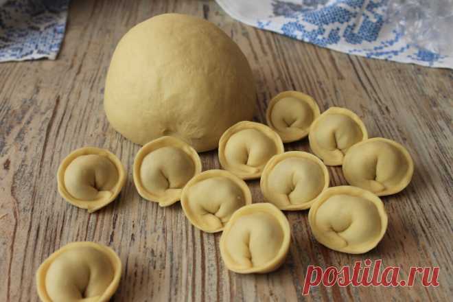 Рассказываю, как я замешиваю мягкое, послушное и эластичное тесто на кефире для пельменей: и они никогда не развариваются | Я Готовлю... | Яндекс Дзен