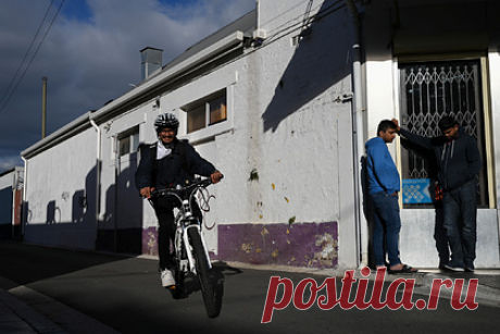 В Австралии 138 тысяч человек потеряли работу из-за пандемии. В Австралии более 138 тысяч человек потеряли работу во время карантина, введенного в стране летом из-за распространения индийского штамма коронавируса. Уровень безработицы в Австралии вырос до 4,6 процента. Наибольшее число человек лишились рабочих мест в штатах Новый Южный Уэльс и Виктория.