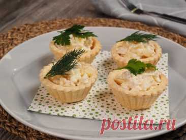 Салат с ананасом и куриной грудкой Ингредиенты:Филе куриной грудки &mdash; 3 шт. = 720 г&nbsp;Консервированный ананас &mdash; 1 банка = 200 г&nbsp;Куриное яйцо &mdash; 3 шт.
Чеснок &mdash; 2 зубчика&nbsp;Плавленый сыр &mdash; 2 шт.&nbsp;&nbsp;Майонез &mdash; 375 г&nbsp;Сделать полезнее: чтобы сделать салат менее...