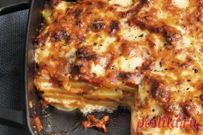 Lasagne auf deutsch, nämlich mit Kartoffeln anstatt Pasta. Schmeckt deinen Gästen bestimmt!