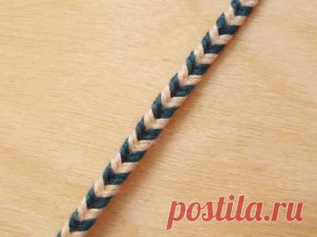 (Браслет-косичка из 8 нитей 2х цветов) Fishtail Braid - Version 2 - How Did You Make This? | Luxe DIY