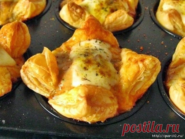 Корзиночки из слоёного теста с начинкой.