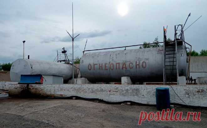 В Иркутской области два человека погибли при очистке цистерны на заправке. В Тайшете Иркутской области 42-летний директор автозаправочной станции и его 35-летняя сожительница погибли при проведении работ по очистке цистерны из-под бензина, сообщает Следственный комитет по региону.