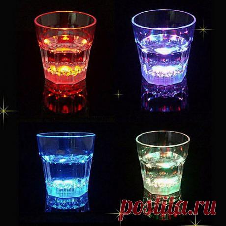 Стакан со светодиодной подсветкой 
Большой бокал для маргариты из высококлассного ударопрочного пищевого пластика,имитирующего стекло.

В дно бокала вмонтирован светодиодный элемент, снизу расположена кнопка. с помощью которой можно выбрать режим подсветки :синий, зеленый, бирюзовый, сиреневый, салатовый, и разноцветная переливающаяся подсветка.