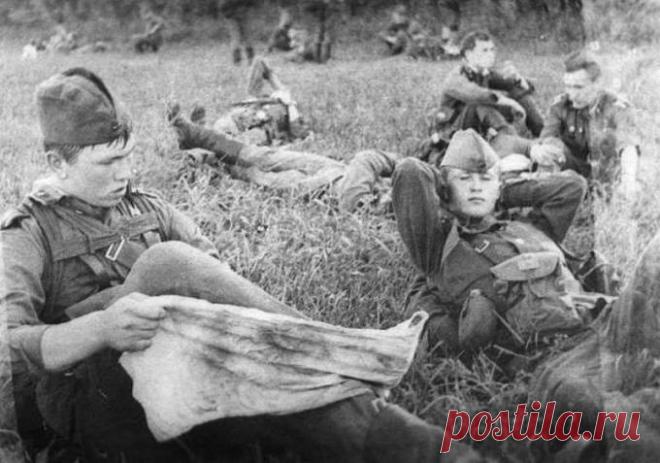 Для вас вопрос: почему в русской армии использовали портянки вместо носков? До недавнего времени они были неизменным атрибутом армии России. Ответ тут: