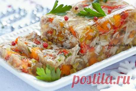 Домашний холодец рецепт. Как сварить вкусный холодец Скоро новогодние праздники и традиционно в каждой семье накрывается богатый стол. Самая популярная закуска после салата «Оливье» конечно же – холодец.