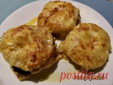 Курица с ананасами под сыром в духовке
✅ Ингредиенты:
▫️ куриные бедра (без кости) - 5 штук (600 граммов);
▫️ сыр - 150 граммов;
▫️ консервированные ананасы - 1 банка (340 граммов);
▫️ майонез (домашний майонез) - 50 граммов;
▫️ соль - по вкусу;
▫️ карри - 1 чайная ложка;
▫️ паприка - 1 чайная ложка;
▫️ растительное масло - 1 столовая ложка.
