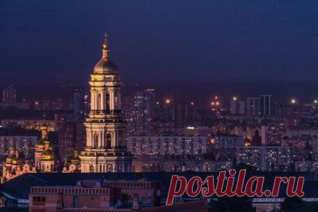 Киевляне рассказали о ночном ударе по заводу «Арсенал». Ночью 4 мая во время воздушной тревоги в районе украинского военного завода «Арсенал» в Киеве прозвучал мощный взрыв, сообщили очевидцы. Один из них заявил, что взрыв произошел после двух часов по полуночи. Другой отметил, что взрыв слышали по всему городу, а его мощность трудно представить.