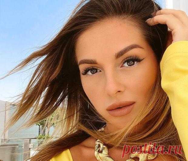 Нюша ждет второго ребенка: певица показала измененную фигуру в новом клипе