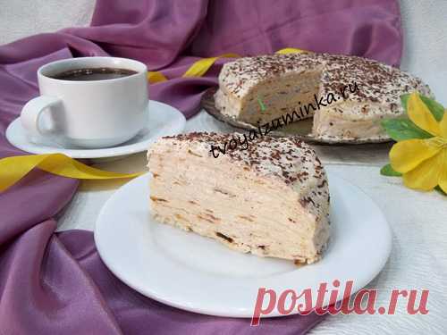 Блинный торт со сметанным кремом, бананом и шоколадной крошкой: изумительно вкусный десерт!