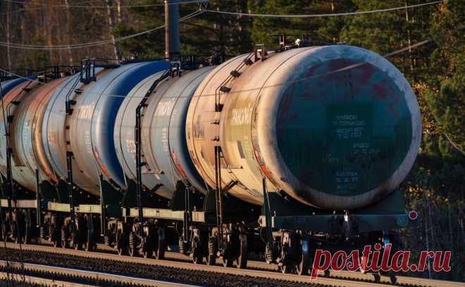 FT узнала, как российская нефть повлияла на отношения США и Индии. Американские чиновники ясно дали понять, что обида Вашингтона на Индию в основном связана с покупкой ею российской нефти, пишет FT. Опрошенные WSJ эксперты полагают, что сложившаяся ситуация еще больше подтолкнет Индию к России