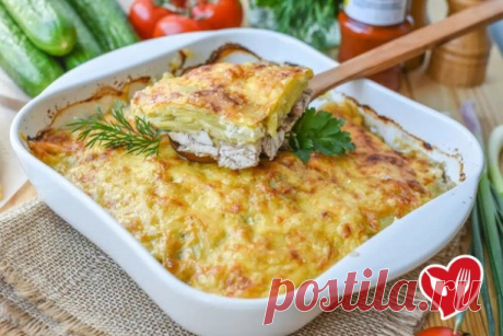 КАРТОФЕЛЬНАЯ ЗАПЕКАНКА С КУРИЦЕЙ И СЫРОМ

Безумно нежная картофельная запеканка с куриным мясом, невозможно остановиться!При желании вы можете добавить любимые овощи. Очень сочно и вкусно!!

Ингредиенты:
Филе куриное - 500 гр 
Картофель - 7-8 шт 
Сыр - 100 гр 
Соль - по вкусу 
Приправа для курицы - 1 ч.л 
Сметана - 100 гр 
Майонез - 50 гр 
Укроп - несколько веточек 
Петрушка - несколько веточек 

Приготовление:
1.Куриное мясо промыть, нарезать средними кусочками. Добавить ...