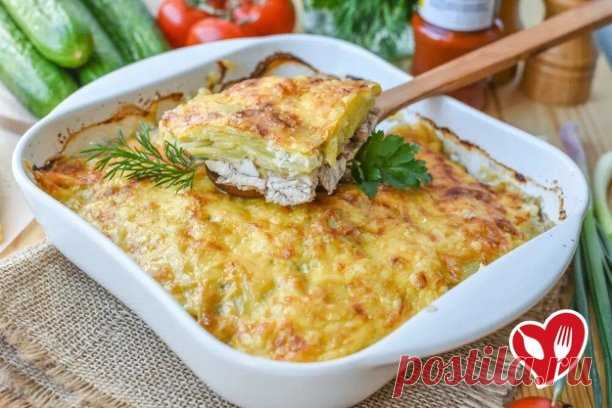 КАРТОФЕЛЬНАЯ ЗАПЕКАНКА С КУРИЦЕЙ И СЫРОМ

Безумно нежная картофельная запеканка с куриным мясом, невозможно остановиться!При желании вы можете добавить любимые овощи. Очень сочно и вкусно!!

Ингредиенты:
Филе куриное - 500 гр 
Картофель - 7-8 шт 
Сыр - 100 гр 
Соль - по вкусу 
Приправа для курицы - 1 ч.л 
Сметана - 100 гр 
Майонез - 50 гр 
Укроп - несколько веточек 
Петрушка - несколько веточек 

Приготовление:
1.Куриное мясо промыть, нарезать средними кусочками. Добавить ...