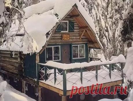 Можно ли оставлять дом на зиму без отопления, и как правильно организовать его зимовку  В статье расскажем об этом, покажем, как нужно за ним ухаживать, чтобы потом не было проблем.
Если вы хотите построить загородный дом, который в холодное время года не будет нуждаться в отоплении, то стоит присмотреться к каркасному типу.
Чтобы обеспечить обогрев жилища, необходимо проложить инженерные сети или сделать автономное отопление.
Но есть вариант сделать зимовку без отопления.
Многие об этом не за…