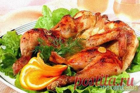 Курица с апельсином 

Курицу смажьте изнутри и снаружи смесью майонеза и горчицы. Нарежьте крупными кубиками морковь и репчатый лук. Апельсин разрежьте на 4 части. Лимон разрежьте пополам, а мякоть выньте.