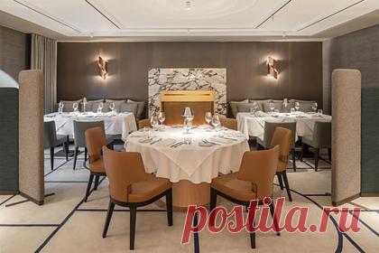 Рестораны со звездами «Мишлен» в Москве объяснили отказ доставлять еду на дом. «Мишленовские» рестораны Москвы объяснили свой отказ доставлять еду на дом. PR-директор заведений «Савва» и Сhef's table Artest Кристина Жегунова отметила, что каждое блюдо, как правило, сопровождается презентацией шефа или официанта. Поэтому столичные рестораны, получившие звезду «Мишлен», решили полностью закрыться.