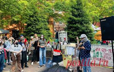 На акцию протеста в университете Вашингтона собрались около 200 человек. Один из организаторов палаточного городка Фарид Муса отметил, что большую часть демонстрантов составляют студенты
