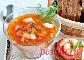 Томатный суп с лапшой.
Источник Great Food • Лучшие Рецепты
Приготовьте на обед вкусный и легкий томатный суп с лапшой и креветками. суп невероятно вкусен! 
Время приготовления: 40 мин
Порций: 4-6
Вам потребуется:
Лук порей 1 шт.
Масло сливочное 20 г
Базилик свежий 1 вет.
Бульон 1 л
Лапша 150 г
Петрушка 1 вет.
Помидоры красные 600 г
Соль, смесь перцев по вкусу
Креветки 200 г
Чеснок 2 зуб.