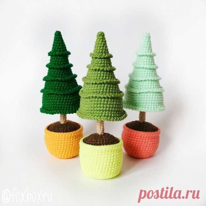 PDF Ёлочка в горшке крючком. FREE crochet pattern; Аmigurumi toy patterns. Амигуруми схемы и описания на русском. Вязаные игрушки и поделки своими руками #amimore - новогодняя ёлка в горшочке, ёлочка к Новому году.