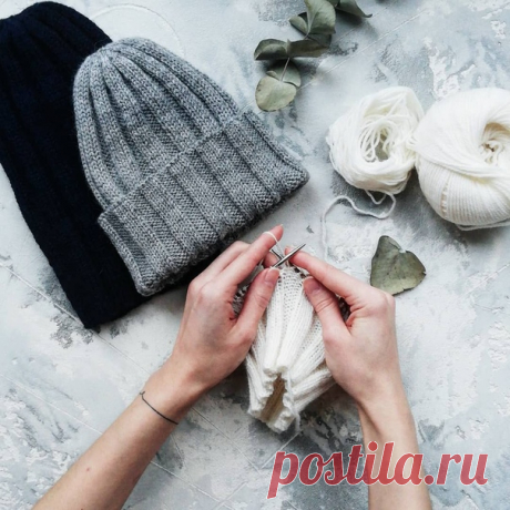 Шапочка от sniazhanavarenik 

Источник: https://www.instagram.com/p/BqUZ-CDjKs5/ 

Делюсь с вами как я вяжу такую шапку. Если вам было полезно, мне будет приятно это знать 
Я вяжу из Valeria di Roma - Baby Alpaca. Тут в 50 граммах 155 метров, вяжу на 4ке. 

Набираю 104 петли для узора и 1 петлю для замыкания в круг. Узор состоит из 4 лицевых и 4 изнаночных петель. Маленькая пометка, я вяжу всегда за правую стенку петли, чтобы петли не получались скрещенные( это важно если ...