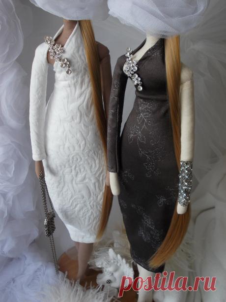 Sewing pattern and tutorial with step-by-step instructions and photos
PDF and tutorial tight dress for Tilda doll Odiva which is 27 inches (68 cm) tall
Beautiful tight dress for your doll.
It takes knowledge in sewing medium for this project
If you want to sow the Odiva doll, you can take a look at this link:

https://www.etsy.com/listing/916333884/pdf-sewing-pattern-and-tutorial-for?ref=shop_home_active_27&amp;crt=1