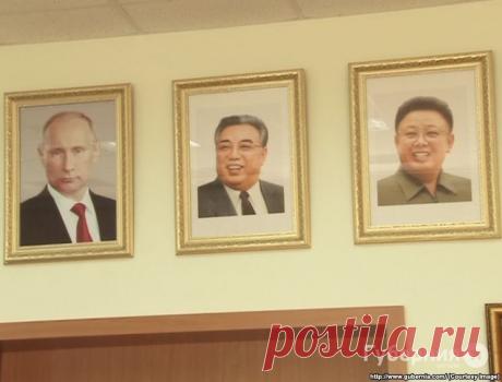 В классе хабаровской школы повесили портреты лидеров Северной Кореи