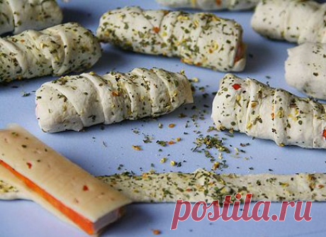 ЗАВИТУШКИ С КРАБОВЫМИ ПАЛОЧКАМИ И СЫРОМ
