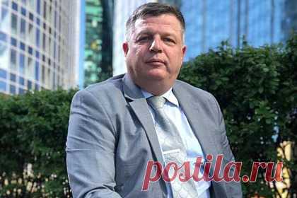Экс-депутат Верховной Рады назвал причину покушения на помощника Зеленского. Экс-депутат Верховной Рады Алексей Журавко заявил, что покушение на помощника президента Украины Сергея Шефира могло стать ответом на передел рынка, участие чиновника в коррупционных схемах и рэкете. Он добавил, что в произошедшем может быть и политическая составляющая, нацеленная на поднятие рейтинга Зеленского.