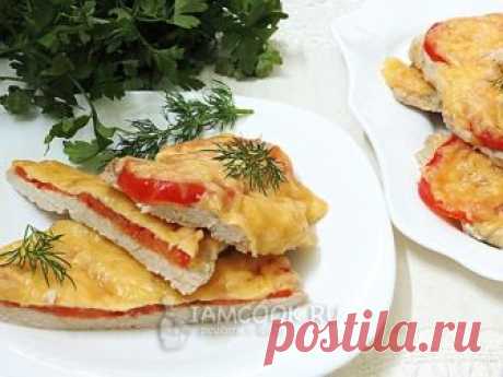 Филе куриное с помидорами и сыром — рецепт с фото Приготовленная в духовке в курица с помидорами и сыром -  это вполне самостоятельное блюдо, которое прекрасно сочетается с любым гарниром.
