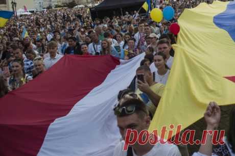 Бондаренко: Украина не пойдет на эксгумацию останков жертв Волынской резни. Процесс эксгумации может негативно повлиять на отношения Киева и Варшавы.