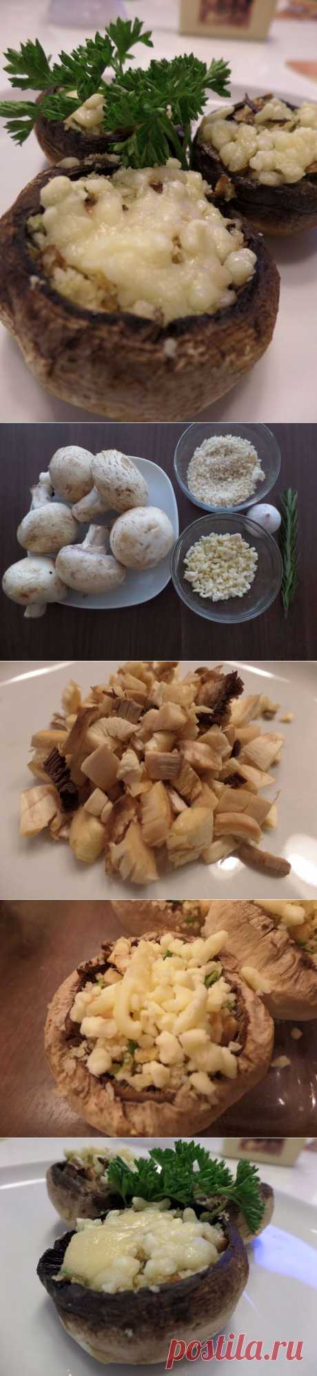 Шампиньоны, фаршированные сыром и сухарями