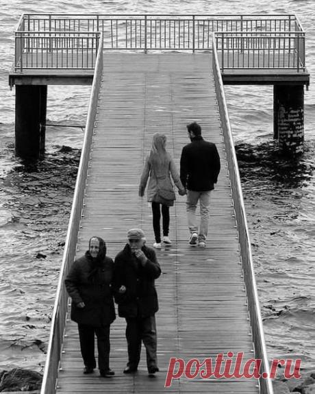 Каждый хочет жить долго, но никто не хочет стареть.
https://youtu.be/SMhGic-wdKQ