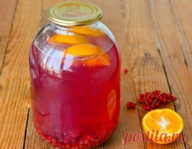 Компот из красной смородины с апельсином 
Закрываем на зиму.
 
С этим вкусом и ароматом тяжело сравниться. 
 
Тебе понадобится: 500 г красной смородины, 200 г сахара, 100 г апельсина, 2 л воды. 
 
Приготовление: Перебери ягоду и наполни банку на треть. Добавь очищенную мякоть и цедру апельсина, и залей кипятком. Через 20 минут слей эту воду, снова доведи до кипения и раствори в ней сахар. Залей в банку сироп и закатай.